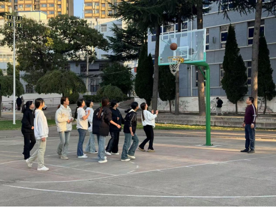 暢享青春 超越自我—— 三門峽市衛(wèi)生學(xué)?；@球賽圓滿落幕