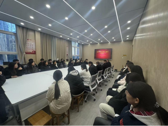 青春擔(dān)當(dāng)，砥礪前行——三門峽市衛(wèi)生學(xué)校召開學(xué)生干部素質(zhì)能力提升培訓(xùn)會(huì)